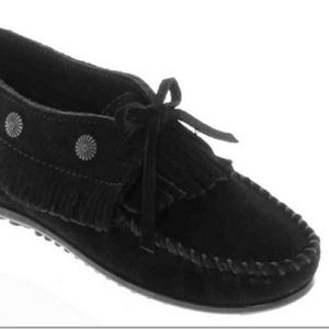Minetonnka mocassin bootie black